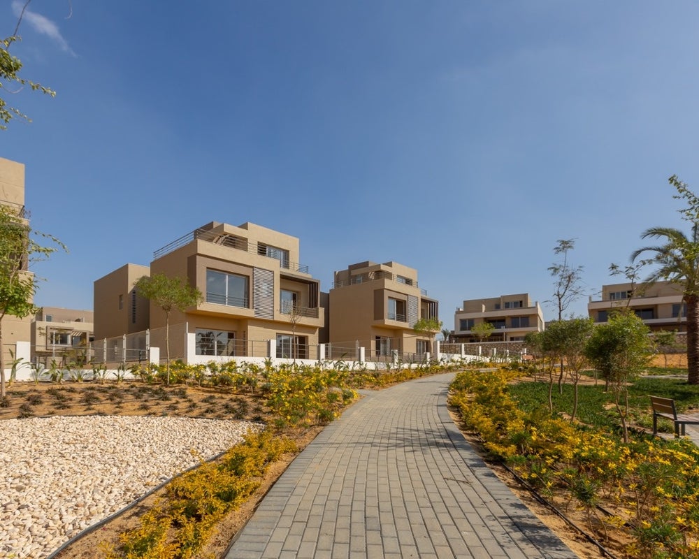 ممرات المشاة المحاطة بالخضرة